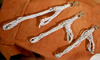 Καπίστρι σχοινί το οποίο πλέκεται σε διάφορα μεγέθη και ανάλογα με το μέγεθος χρησιμοποιείται και το ανάλογο στριφτάρι